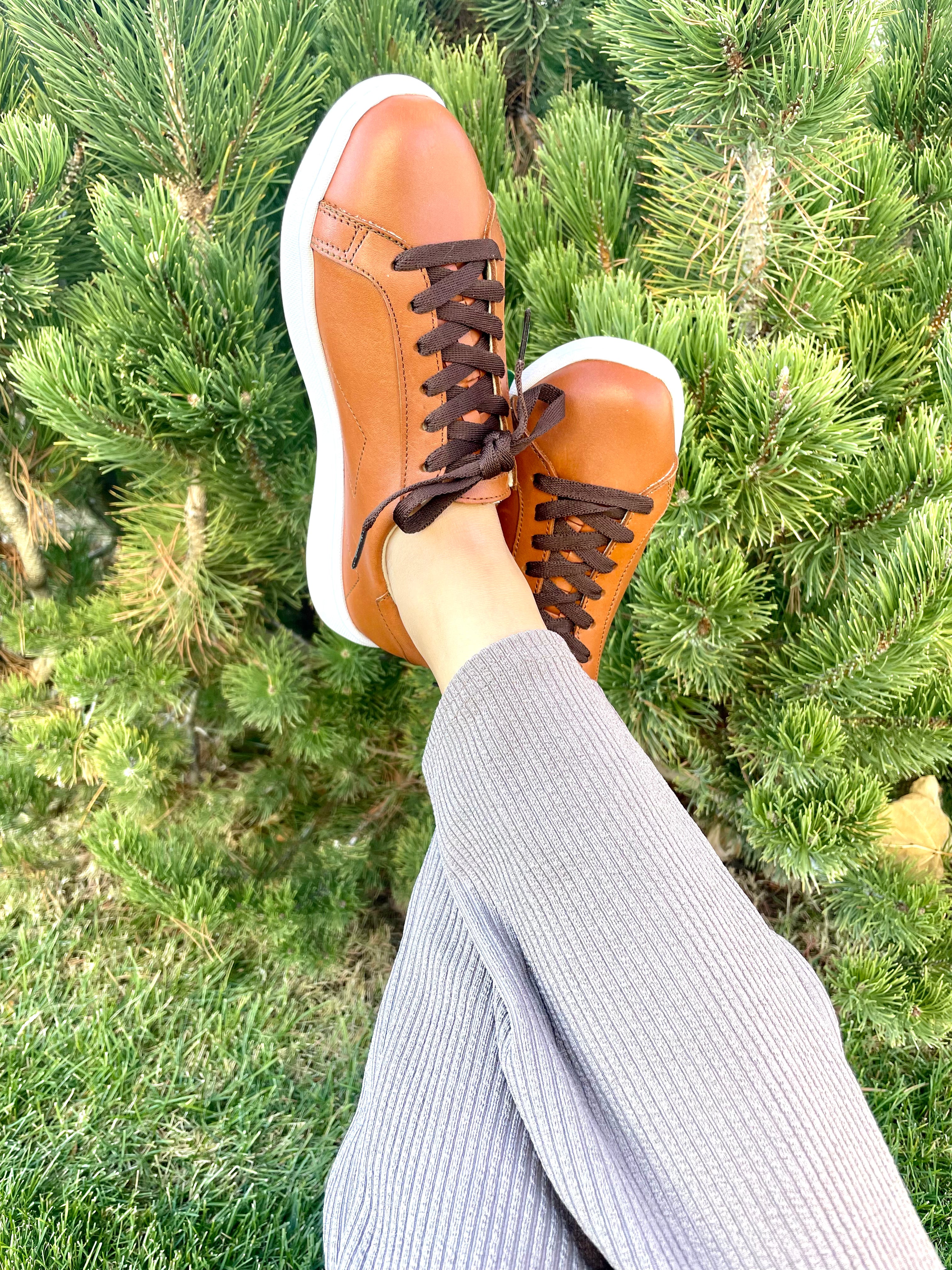 Bety Tennis Shoes (Brown)