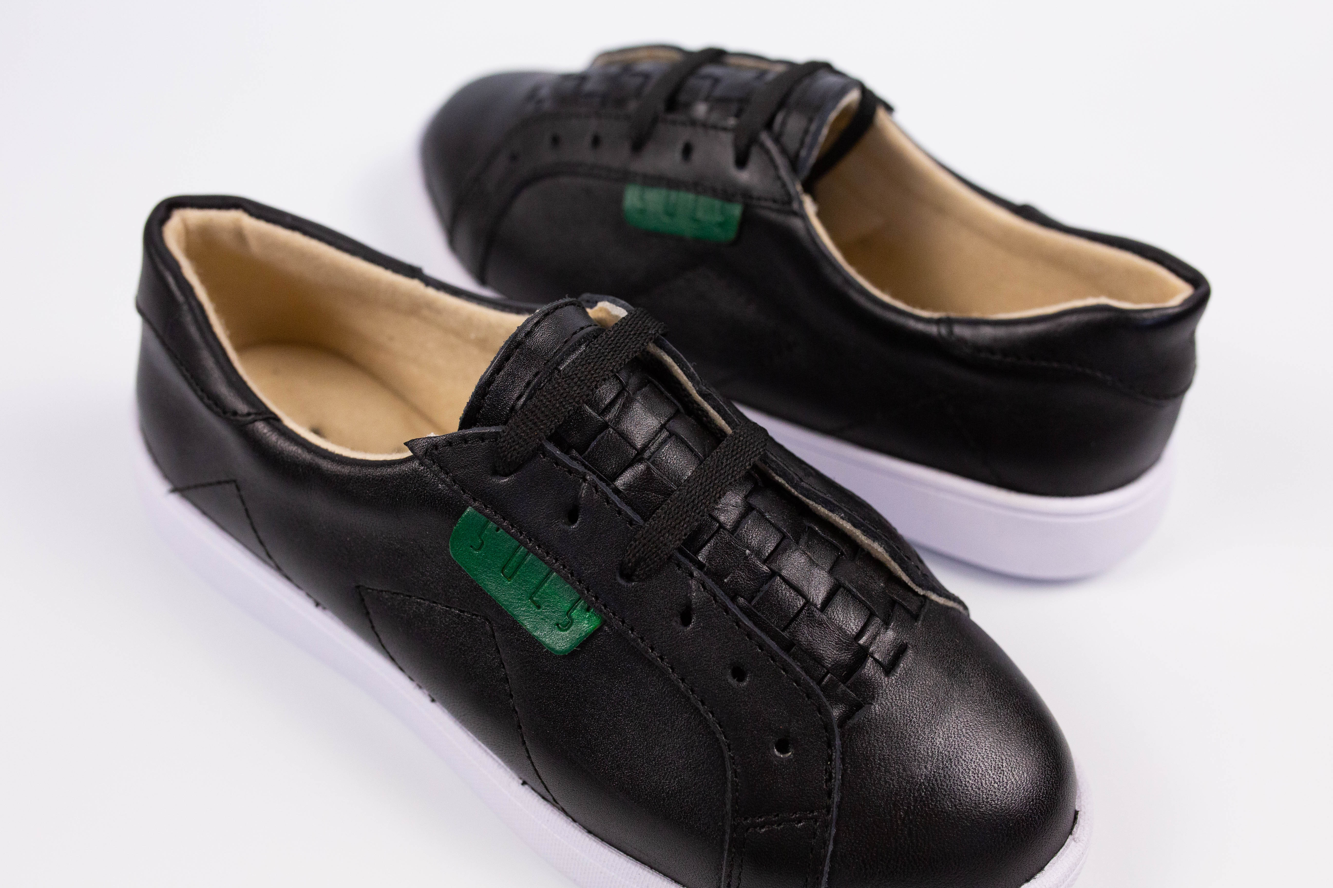 Bety Tennis Shoes (Black)