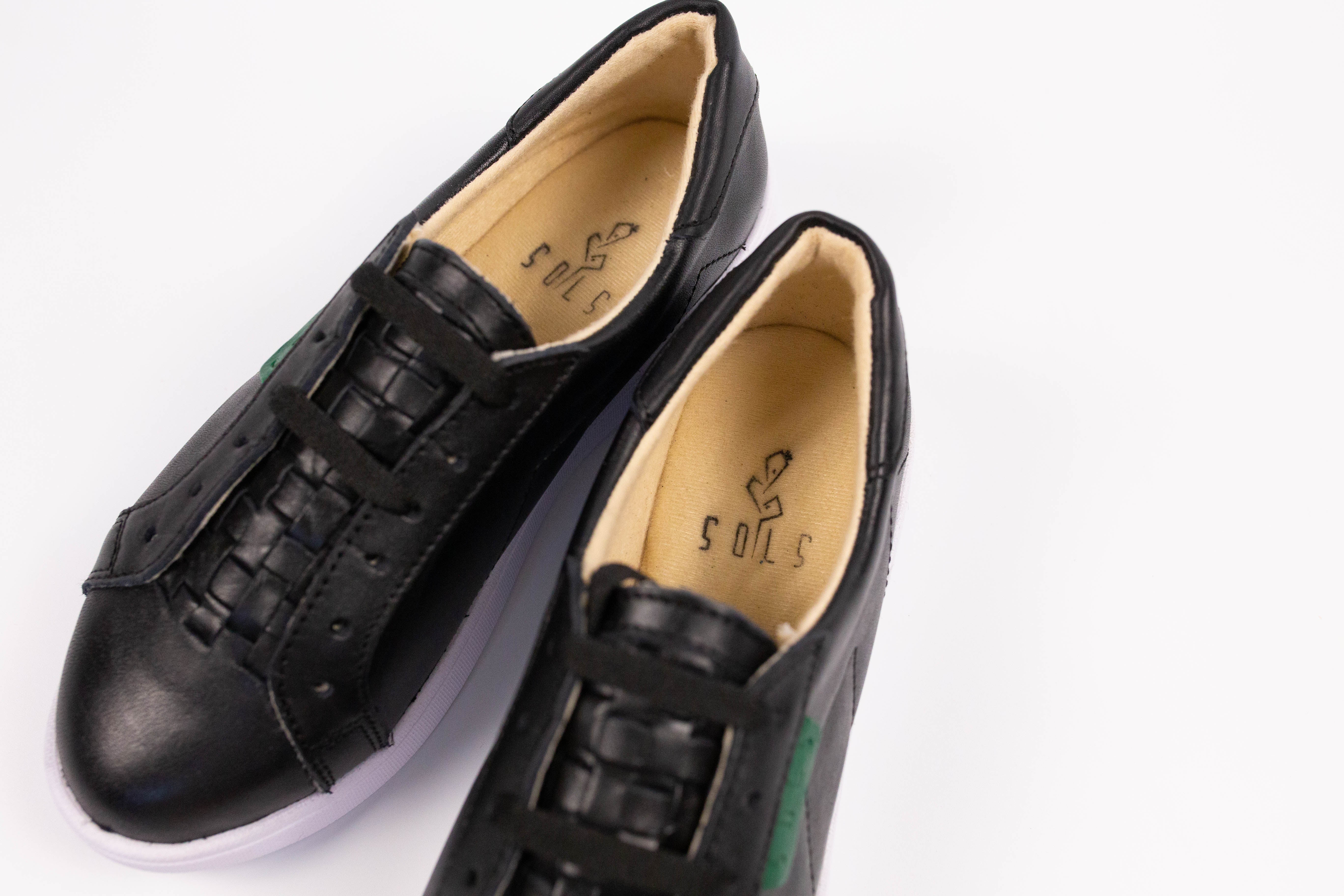 Bety Tennis Shoes (Black)